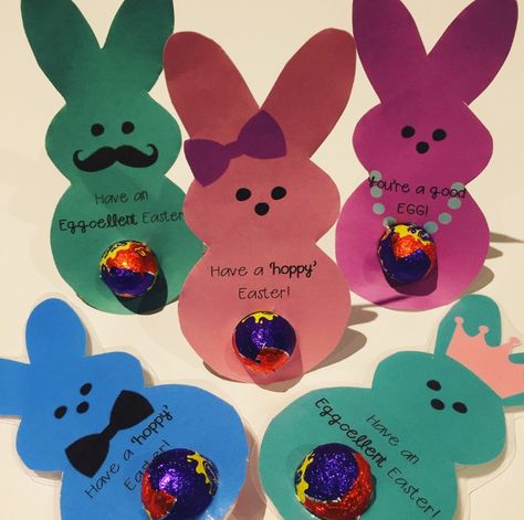 Add a small easter egg to these templates as the bunny tail and stand them up on your students desk as an Easter gift.Four different sayings-Have a hoppy easter- have an eggcelent easter- Some bunny t Small Student Gift Ideas, Easter For Students, Easter Student Gifts, Easter Gifts For Students, Small Easter Gift Ideas, Presents For Students, Small Easter Gifts, Realtor Ideas, Teacher Presents