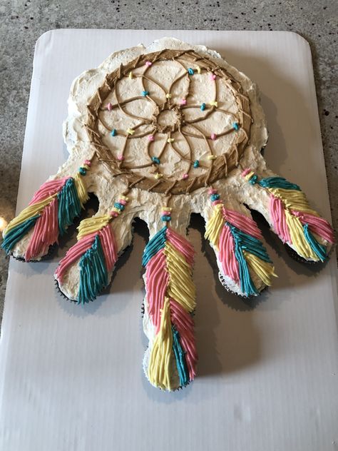 Dream Catcher Cupcake Cake, Dream Catcher Cupcakes, Dreamcatcher Cupcakes, Native American Birthday Party, Fourever Wild, Native American Cake, Boho Cakes, Dream Catcher Cake, Hippie Cake