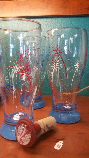 Fireworks beer glasses with blue bottoms Glass For Men, Glasses Painting, Firework Painting, Wine Bottle Glasses, Painted Glassware, Painted Glasses, Painting Glassware, Painted Wine Glasses, Painting Designs