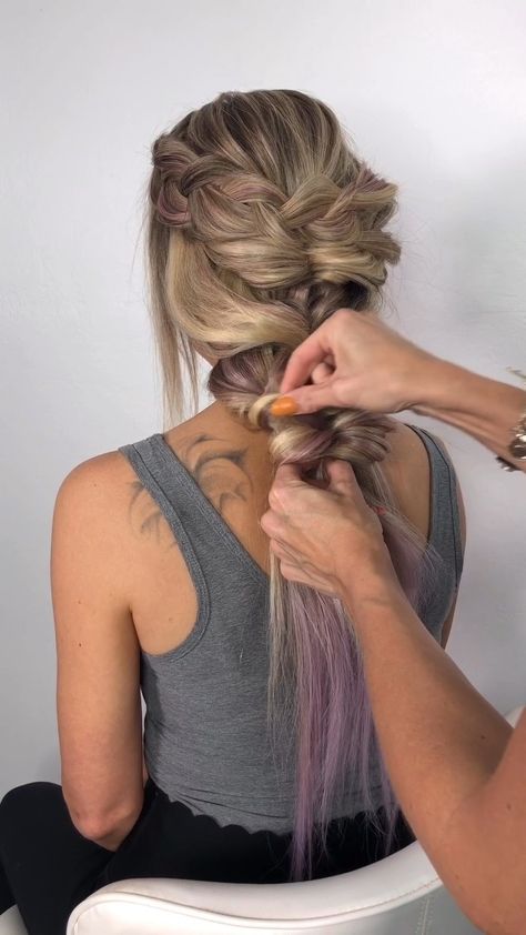 Jessica Domoney on Instagram: “🌵I added @hairdousa clip in extensions to add a pop of color to this boho braid. Check out the seamless blend with her just below the…” Toned Muscles, Apply Nail Polish, Boho Braid, Heart Stencil, Toned Arms, Clip In Extensions, Boho Braids, Clip Ins, Yoga Poses