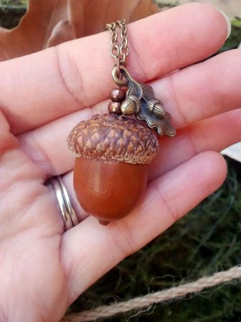 Acorn Drying and Acorn Cap Fairy Candle Tutorial Fairy Candle, Acorn Gifts, Handmade Jewelry Display, Mori Kei Fashion, Fall Hike, Fairy Candles, Acorn Jewelry, Candle Tutorial, Acorn Crafts