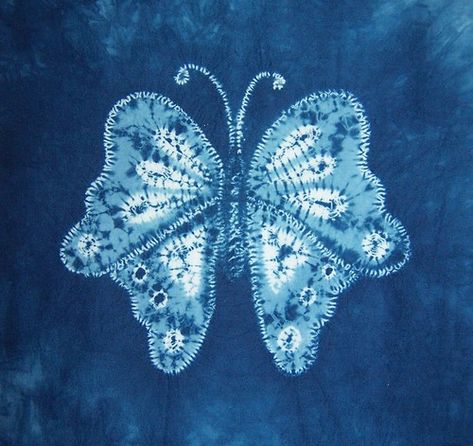 Flutterby | Maki-age shibori butterfly. Approximately 7 inch… | Flickr Woven Shibori, Shibori Clothing, Procion Dye, Tie Dye Patterns Diy, Indigo Dyeing, Fabric Dyeing Techniques, Indigo Dyed Fabric, Tie Dye Tapestry, Shibori Designs