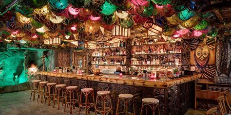 SAN SIEGO, CA: From the moment you step inside this Tiki bar in Southern California, you'll be transported to a dark and mysterious island that serves excellent drinks. Bar Seats, Hawaii Restaurant, Secret Entrance, Bar In Casa, Tiki Bar Decor, Tiki Decor, Tiki Lounge, Indoor Waterfall, Tiki Drinks