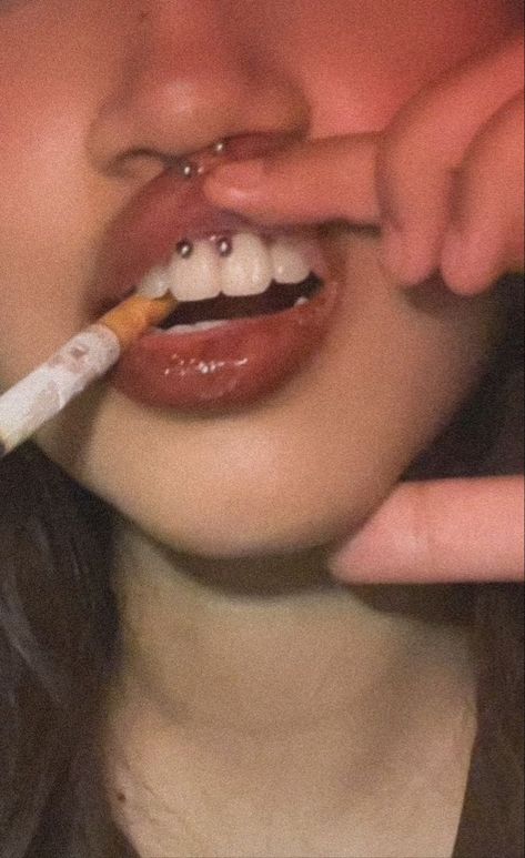 Smiley piercingpiercingsjewelryseptum piercingciggrattesaestheticlipglosslipsticklips Tongue And Smiley Piercing, Smiley Piercing And Septum, Piercing Aestethic, Cute Facial Piercings Lips, 90s Piercings, Septum And Smiley Piercing, Inside Lip Piercing, Tounge Pericings Aesthetic, Lip Piercings Aesthetic