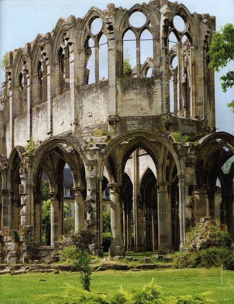 Architecture Antique, Beautiful Ruins, Abandoned Castles, Chateau France, Castle Ruins, The Ruins, Ancient Architecture, Ancient Ruins, Abandoned Buildings