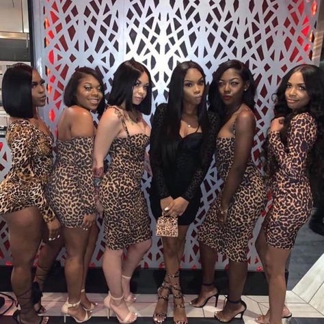 Birthday Outfits Black, Birthday Dinner Outfit, 18th Birthday Outfit, 16th Birthday Outfit, Girl Goals, Matching Outfits Best Friend, Squad Outfits, Birthday Outfit For Women, Birthday Fits