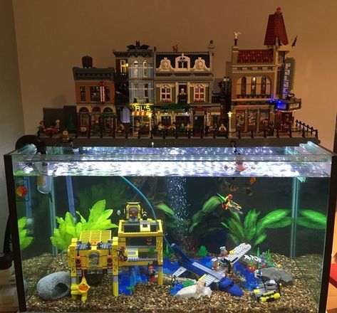 Lego Aquarium, Lego Fish, Fish Tank Themes, Cool Fish Tanks, Fish Tank Design, Tropical Fish Tanks, Awesome Lego, Aquascape Aquarium, Turtle Tank