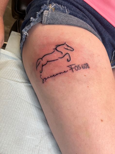 #horse #ottb #tattoo #tattooidea Horse Tattoo Remembrance, Ottb Horse Tattoo, Hip Tats, Mustang Horse, Horse Tattoo, Thoroughbred Horse, Piercing Ideas, Tattoo Inspo, Simple Tattoos