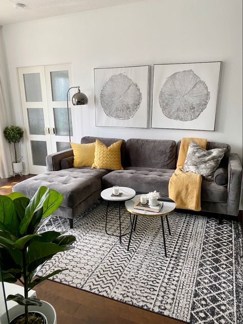 Mid Century Modern Gray Couch Living Room, Ochre And Grey Living Room, Black White And Grey Living Room With Pop Of Color, Living Room Grey Sofa, Grey Couch Decor, Grey Sofa Living Room, Modern Living Room Ideas, Modern Living Room Design, Vibrant Living Room