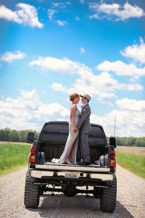 Prom Picture Poses With Truck, Prom Pictures Couples With Truck, Country Prom Photos, Barn Prom Pictures, Country Prom Ideas, Country Prom Pictures Couples, Prom Pics With Truck, Farm Prom Pictures, Prom Truck Pictures