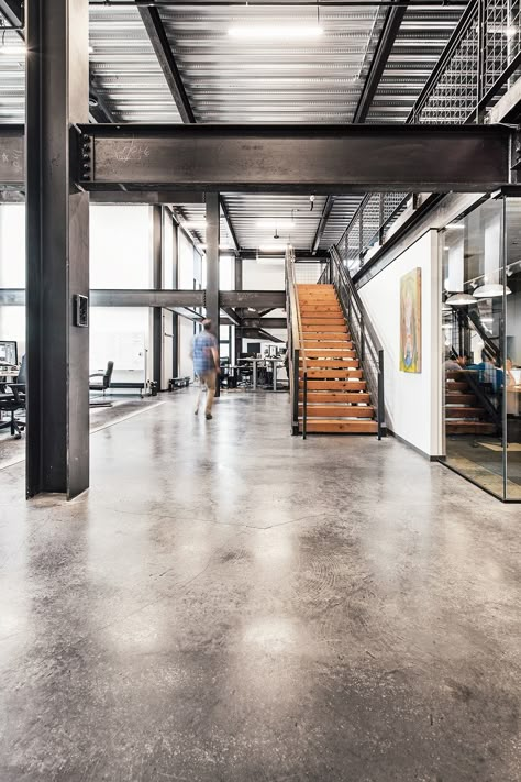 Open-plan workspace at Glympse’s Seattle office Warehouse Office Design, Warehouse Office, Metal Building Home, Factory Architecture, Steel Structure Buildings, Steel Frame House, Warehouse Design, Industrial Building, Architectural Firm