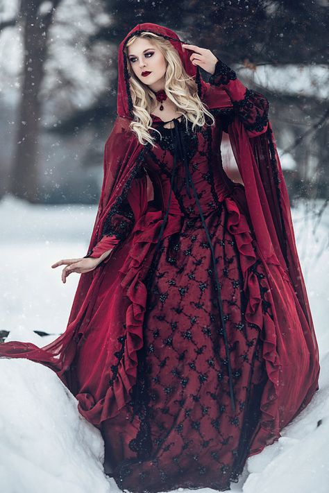 Gothic Wedding Sleeping Beauty Red and Black by RomanticThreads Alternative Wedding Gown, Fete Emo, Fantasy Dresses, Fantasy Gowns, Medieval Dress, Beauty Dress, Gothic Wedding, Gothic Beauty, Black Sparkle