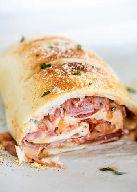 Homemade Stromboli Recipe, How To Make Stromboli, Pizza Recipies, Stromboli Recipe Easy, Homemade Stromboli, Cheesy Breadsticks, Stromboli Recipe, Cheese Pinwheels, French Bread Pizza