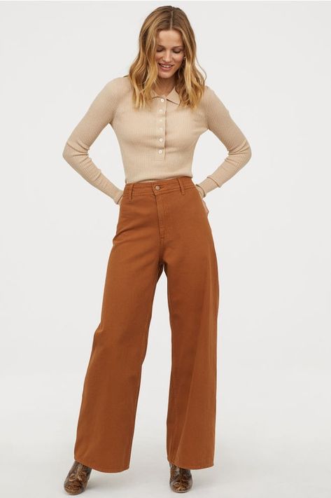 Neutral Color Outfits & Favorite Neutral Pieces | Oh Darling Blog 70 Degree Weather Outfit, Neutral Color Outfits, Color Outfits, Modieuze Outfits, Brown Pants, Neutral Outfit, Twill Pants, Colourful Outfits, Mode Style