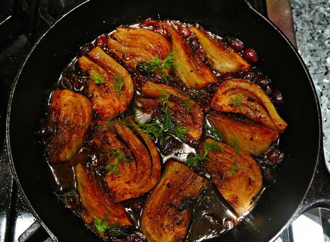 Caramelized and braised fennel - Our Italian Table Vegetables Side Dishes, Braised Fennel, Braising Recipes, Fennel Recipes, Roasted Fennel, Stove Top Recipes, Veggie Tales, Veggie Delight, Plants To Grow