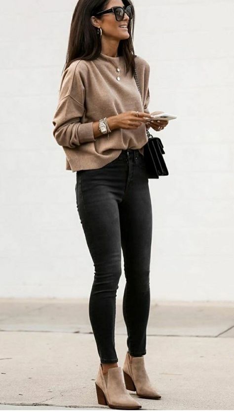 Brown Booties Outfit, Booties Outfit, Business Casual Outfits For Work, Looks Black, Athleisure Fashion, Perfect Wardrobe, Casual Work Outfits, Clothes Horse, Business Casual Outfits