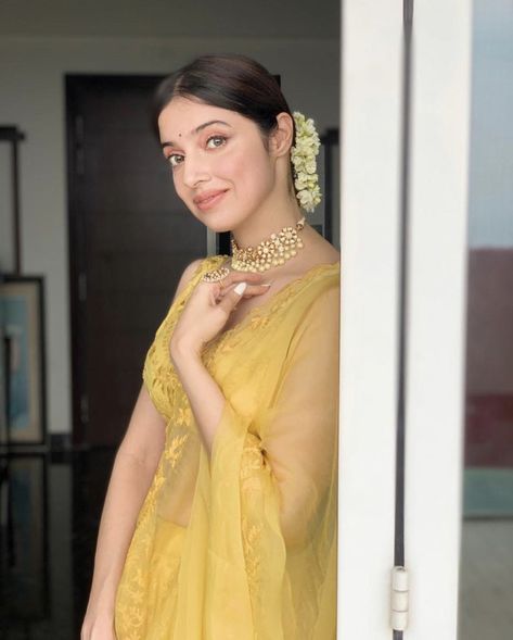 Yellow Lehenga Makeup, Lehenga Makeup Look, Lehenga Makeup, Beautiful Lehengas, Divya Khosla Kumar, Divya Kumar, Astha Narang, Divya Khosla, Abhinav Mishra