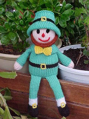 rufusf | by jeanwoods Christmas Toy Knitting Patterns, Ravelry Free, Rabbit Knitting Pattern, Small Knitting Projects, Toy Knitting Patterns, The Leprechaun, Holiday Knits, Animal Knitting Patterns, Knitting Toys