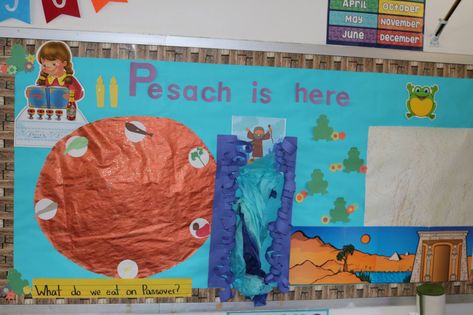 Passover Bulletin Board Passover Bulletin Board Ideas, Passover Painting, Passover Ideas, Passover Activities, Passover Crafts, Bulletin Board Ideas, Jewish Holiday, Jewish Art, Passover