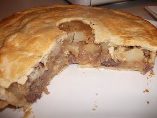 Sarah's Oriental & Western Recipes: Lancashire meat and potato pie Meat And Potato Pasties, Corned Beef And Potato Pie, Meat And Potato Pie Recipe, Lancashire Recipes, Meat And Potato Pie, Clean Eating Crock Pot Recipes, Western Recipes, Lentil Recipes Easy, Meat And Potatoes Recipes