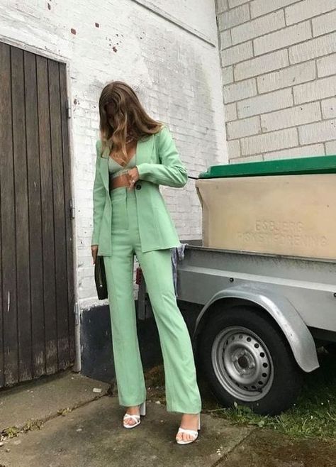 Elegantes Party Outfit, Green Suit, Woman Suit Fashion, A Truck, Winter Trends, Blazer Outfits, 가을 패션, Suit Fashion, Looks Style