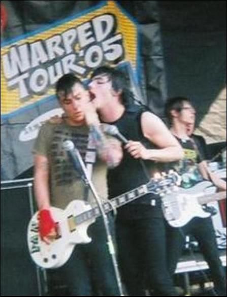 My Chemical Romance live at Warped Tour 2005 Warped Tour 2005, Gerard And Frank, I Love Mcr, Warped Tour, Evanescence, Frank Iero, Band Memes, Famous Americans, Gerard Way