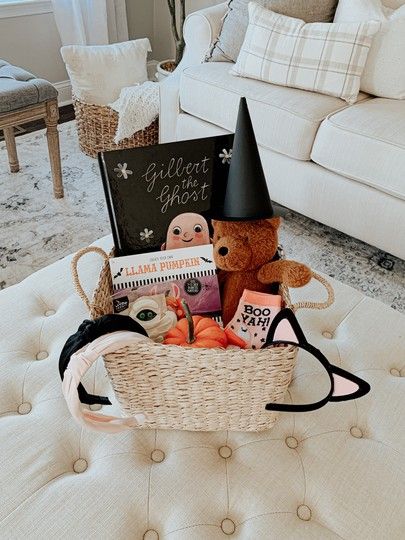 Boo Baskets Aesthetic, Halloween Kids Basket Ideas, Boo Basket For Baby Girl, Halloween Basket For Toddlers, Toddler Halloween Basket Ideas, Halloween Basket For Kids, Toddler Boo Basket Ideas, Baby Boo Basket Ideas, Halloween Toddler Basket