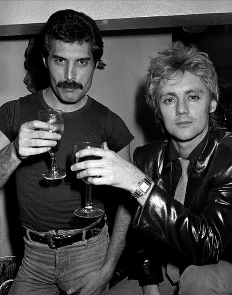 freddie-and-roger-at-a-new-years-eve-party-at-legends-nightclub-in-london-in-december-1980-photo-by-richard-young Roger Taylor Queen, Freddy Mercury, Ben Hardy, Happy Birthday Dear, Queen Photos, Roger Taylor, Queen Pictures, Queen Freddie Mercury, John Deacon