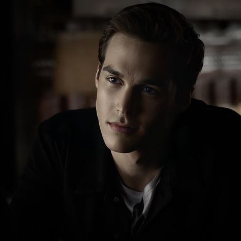 Chris Wood, Hope Mikaelson, Klaus Mikaelson, Stefan Salvatore, Damon Salvatore, Vampire Diaries The Originals, Vampire Diaries