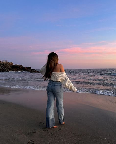 give me the blue and then purple pink skies 🍭💓🫧🧚🏻‍♂️ - - - beach photo, beach sunset, california sunset, pinterest photo, Pinterest feed, spring feed, spring outfit, casual outfit, spring style, Pinterest spring Beach Pictures Jeans, Beach Sunset Outfit, Purple Pink Skies, Spring Feed, Casual Outfit Spring, White Top Jeans, Sunset California, Photo Pinterest, Style Pinterest