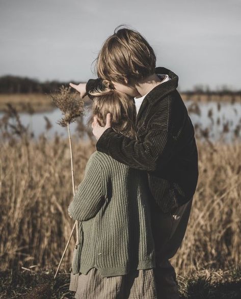 Victorian Family Aesthetic, Oldest Child Aesthetic, Three Siblings Aesthetic, Older Sibling Aesthetic, Sibling Aesthetic, Siblings Aesthetic, Child Aesthetic, Sibling Photography