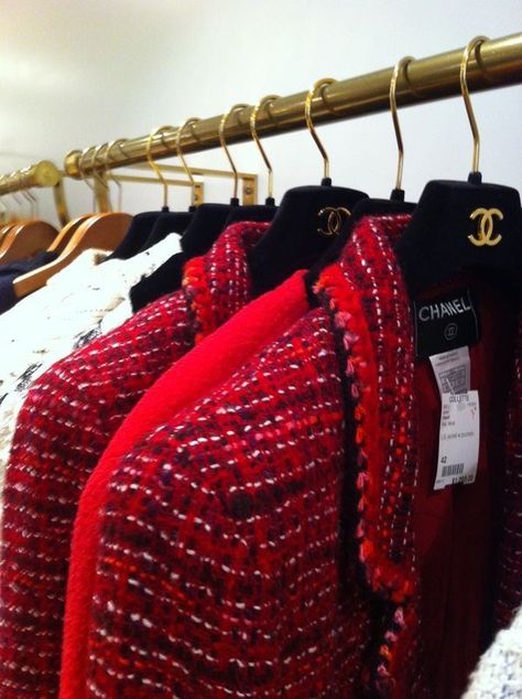 Chanel Background, Red Chanel, Chanel Outfit, Sophisticated Outfits, Couture Mode, Couture Details, Aesthetic Women, Unique Boutique, Parisian Chic