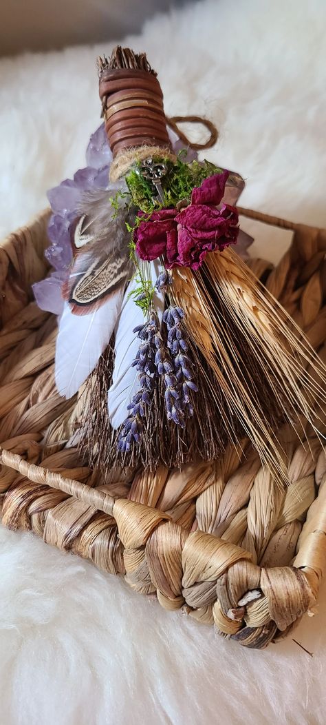 Besom Witch Broom Altar Broom Mini Cinnamon Broom Green - Etsy Witch Broom Aesthetic, Grass Craft, Dried Flower Decor, Altar Inspiration, Witches Brooms, Cinnamon Broom, Pagan Nature, Fall Moodboard, Sage Wands