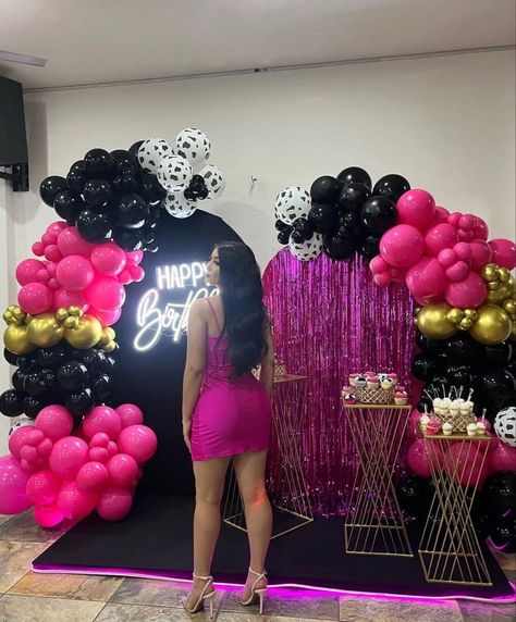 Buchona Outfit Party Theme, Pink Black And Silver Party Decor, Pink And Black Party Theme, Pink Adult Birthday Party, Pink Birthday Theme, Pink Birthday Party Decorations, Pink Graduation Party, 21st Birthday Themes, Pink Birthday Decorations