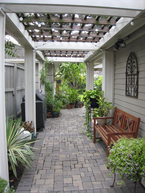 Paved Side Yard, Paved Front Porch, Paved Front Yard, Side Of House Patio, Outdoor Corridor Design, Small Courtyard Design, Front Yard Remodel, Small Courtyard Garden, Corridor Garden