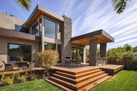 Modern dwelling blends sophistication and rustic simplicity Home Designs Exterior, Outdoor Toilet, Modern Prefab Homes, Exterior Modern, Design Exterior, Modular Homes, Prefab Homes, Modern Exterior, Architectural Digest