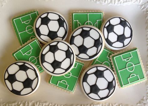 Soccer Cookies, Soccer Cake, Soccer Birthday Parties, Fuchsia Wedding, Sport Cakes, Football Cake, Soccer Birthday, Sugar Cookie Designs, Soccer Party