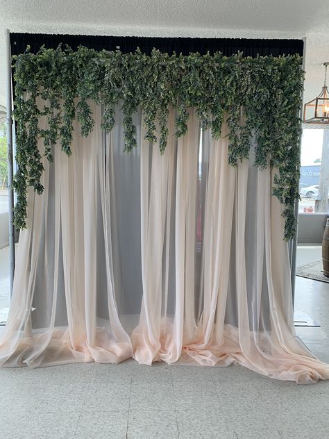 Greenery Fabric Backdrop, White Curtain Wedding Backdrop, Drapes Backdrop Photoshoot, Tulle Curtain Backdrop, Sheer Fabric Backdrop, Chiffon Photo Backdrop, Farewell Party Backdrop Ideas, Mangni Engagement Decor At Home, Backdrop For Wedding Head Table