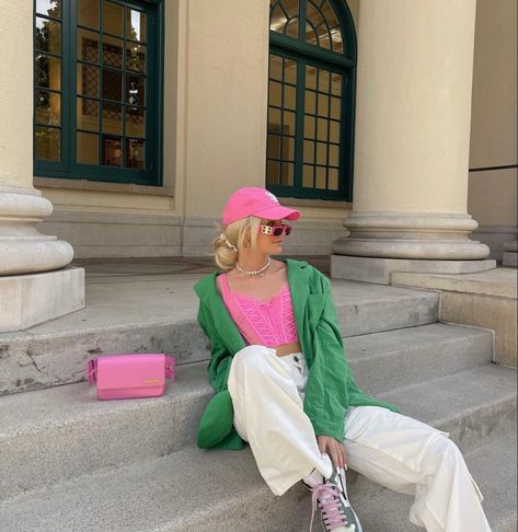 #outfits #fashion #pink Pink Bag Outfit Summer, Pink Look Outfit, Outfit With Pink Bag, Pink Hat Outfit, Pink Bag Outfit, Aesthetic Pink Outfits, Pink Bags Outfit, Fuchsia Outfit, 60 Aesthetic