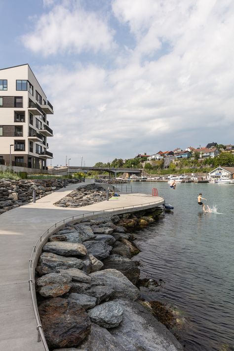 Waterfront Architecture, Water Architecture, Seaside Park, Landscape Architecture Design, Media Images, Club Design, Built Environment, Urban Planning, Urban Landscape