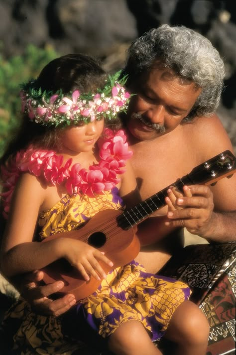 ukulele lesson Hawaiian History, Hawaii Hula, Honolulu Waikiki, Beautiful Hawaii, Hawaii Food, Hawaiian Lei, Hawaii Homes, Hawaii Aloha, Aloha Spirit