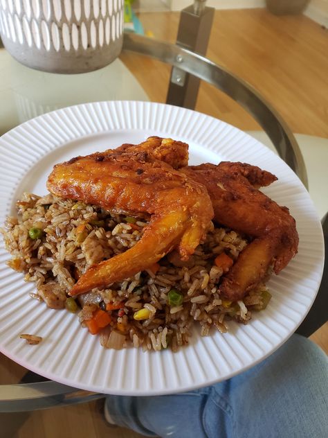 [Homemade] Pork Fried Rice w/ Chicken Wings #food #foods Wings Food, Pork Fried Rice, Ice Crea, Fried Chicken Wings, Chicken Fried Rice, Dessert Pictures, Dinner Wedding, Gluten Free Cooking, Kitchen Inspo