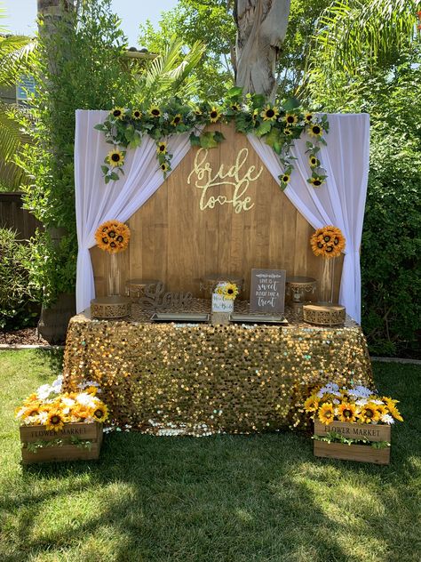 Sunflower Western Party, Boho Sunflower Wedding, Sunflower Bridal Shower Ideas, Sunflower Wedding Decor, Country Birthday Party, Boho Sunflower, Golden Party, Sunflower Wedding Decorations, Sunflower Theme