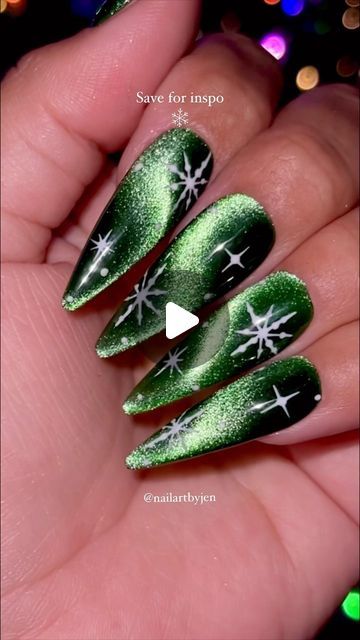 Jeanette Flores on Instagram: "Snowflake cat eye nails 🥵🤩❄️ 

SHARE & SAVE for holiday nail inspo 🎄 

Using @dndgel (code: JEN25)
•Purrsian Purrfection 9D cat eye 

instagram #thenailconnection #cateyenails #holidaynails #christmasnails #nailtrends #velvetnails #red  #almondnails #glitternails #holonails #colorchangingnails #viralnails #cateyegelpolish #nailinspiration #gelextensions #pressonnails #holographicnails #nailvideos #nailreels #uñas #magneticnails #magneticpolish #velvetnails #dnd #dndgelpolish #dndgel" Cat Eye Snowflake Nails, Chrome Snowflake Nails, Cat Eye Christmas Nails, Cat Eye Chrome Nails, Cats Eye Nails Design Ideas, Green Cat Eye Nails, Cat Eye Nails Design, Holiday Nail Inspo, Holo Nails