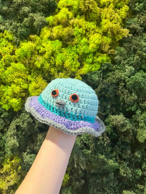 crochet pigeon bird baby bucket hat Crochet Bird Hat, Crochet Pigeon, Pigeon Bird, Crochet Birds, Lucky Day, Pigeon, Bucket Hat, Crochet Hats, Arts And Crafts