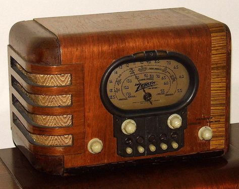 Vintage Zenith Wood Table Radio With Push Buttons (Racktrack Radio), Model 5S319, 5 Tubes, Made In USA, Circa 1939. Golden Age Of Radio, Radio Drama, Retro Radios, Radio Antigua, Old Time Radio, Juke Box, Retro Radio, Vintage Radios, Antique Radio