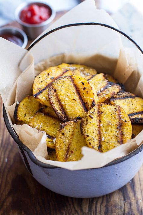 These polenta chips are a super easy and quick appetizer, great for picnics, parties and perfect for the Fourth of July! Polenta Chips, Parmesan Polenta, Polenta Recipes, Quick Appetizers, Half Baked, Half Baked Harvest, Buffalo Wings, Cereal Recipes, Polenta