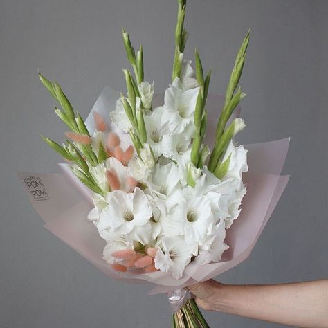 Gladiolus Wedding Bouquet, Gladiolus Wedding, Gladiolus Bouquet, Backyard Wedding Decorations, Diy Bouquet Wrap, Plant Care Houseplant, Flower Bouquet Diy, Flower Gift Ideas, Boquette Flowers