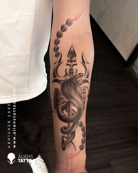 Shiv Tattoo For Men On Arm, Trishul Tattoo Designs Men, Indian Tattoo Men, Tatto Sleeve, Aliens Tattoo, Kali Tattoo, Hindu Tattoos, Trident Tattoo, Hanuman Tattoo