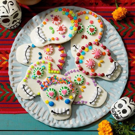 Day of the Dead Cookies Day Of The Dead Desserts Easy, Day Of The Dead Cookies, Day Of The Dead Food, Halloween Potluck Recipes, Recipes To Feed A Crowd, Easy Potluck Recipes, Halloween Potluck, Easy Potluck, Pumpkin Dip